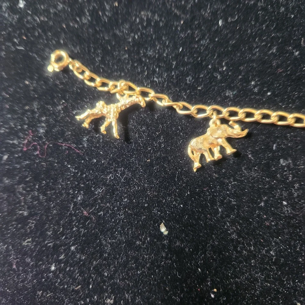 Vintage North Carolina Zoo Gold Tone Animal Charm Bracelet Giraffe Elephant Bear